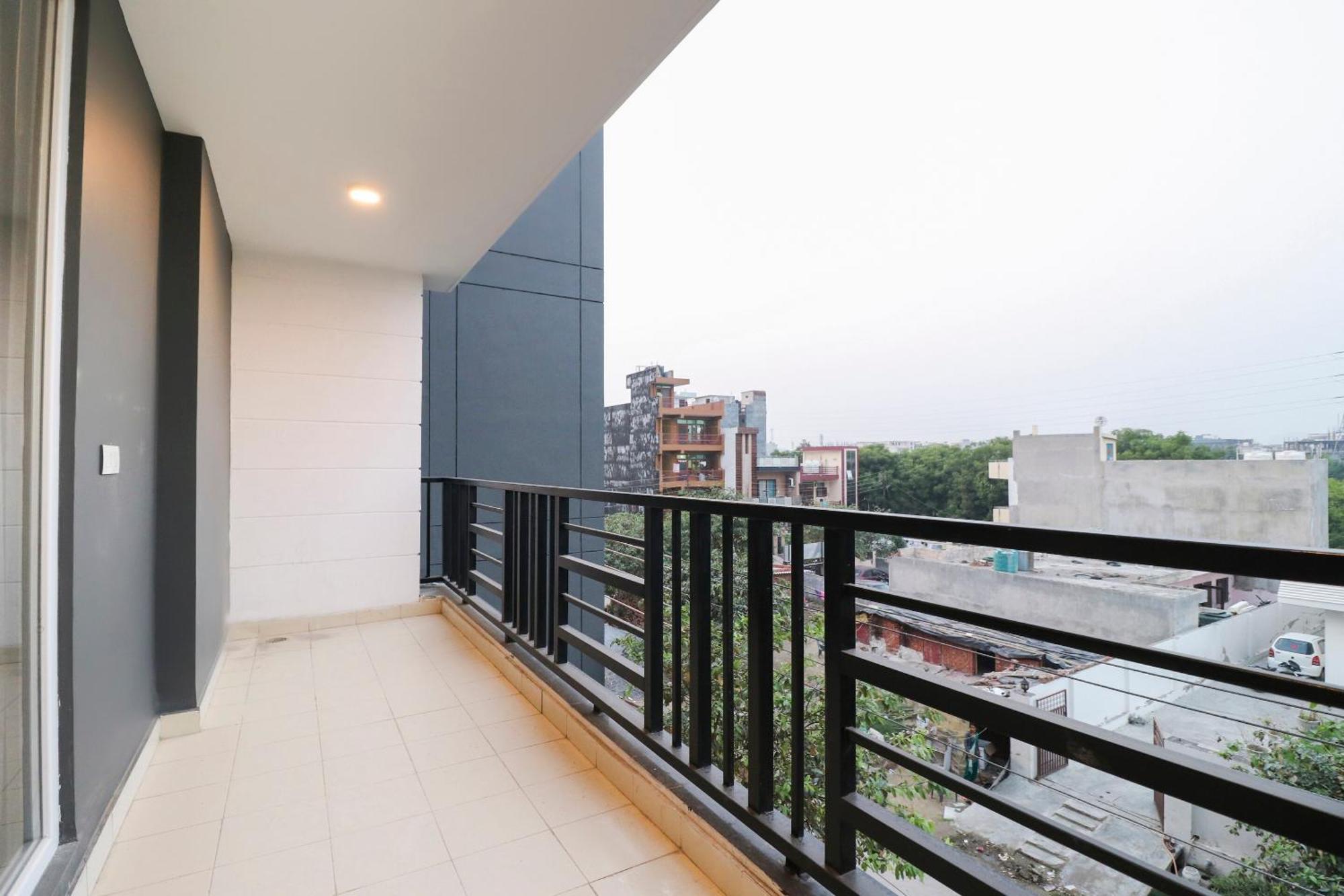 Oyo 700002诺伊达71区联排别墅 Indirapuram 外观 照片