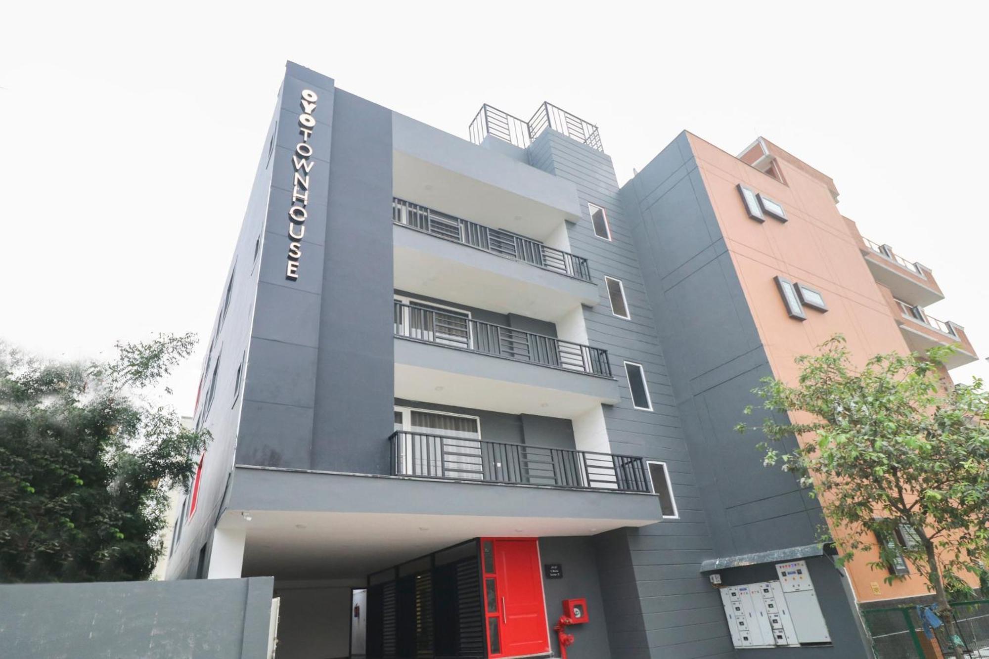 Oyo 700002诺伊达71区联排别墅 Indirapuram 外观 照片